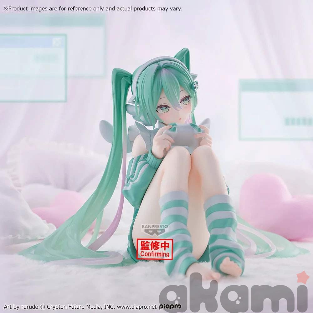 Hatsune Miku Holiday Memories Figure - 1